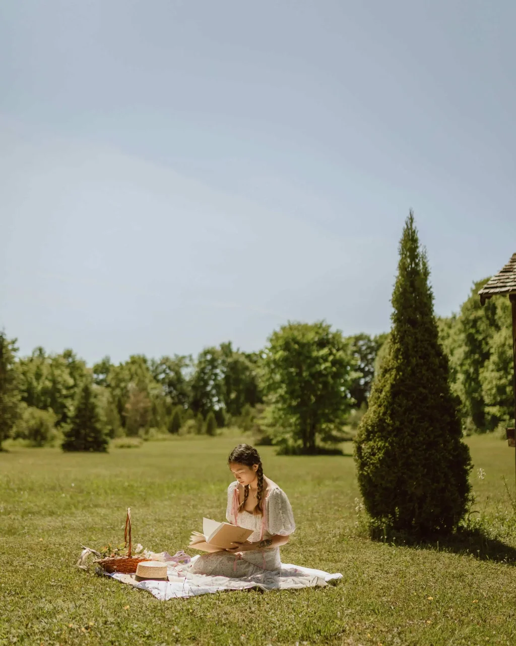 A resident at Wren's Hollow enjoys a picnic — Townhomes in Pooler, GA